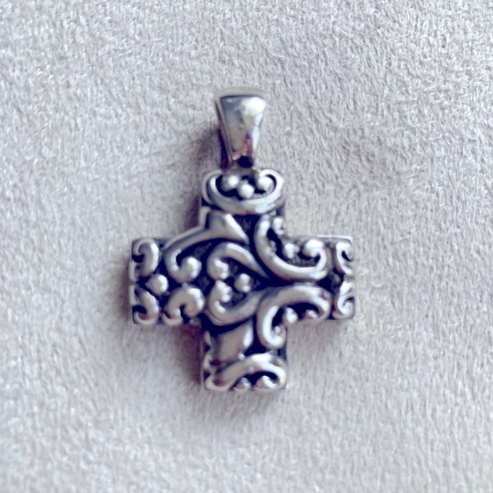 STERLING SILVER CROSS PENDANT